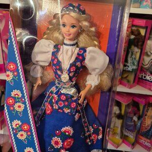 1993 Norwegian Dolls of the World Barbie